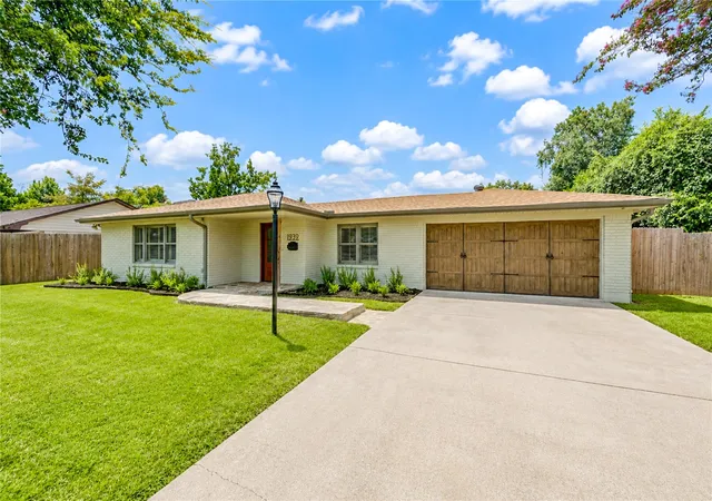 Photo 3 of Sale Pending at 1939 Wycliffe Dr, Houston, TX 77043 | MLS# 13517866 | Listing updated on 2026-09-17