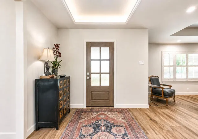 Photo 3 of Sale Pending at 1939 Wycliffe Dr, Houston, TX 77043 | MLS# 13517866 | Listing updated on 2026-09-17