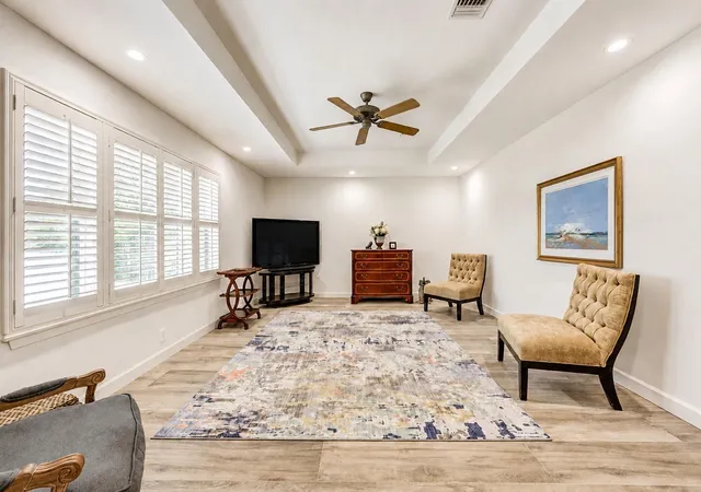 Photo 4 of Sale Pending at 1939 Wycliffe Dr, Houston, TX 77043 | MLS# 13517866 | Listing updated on 2026-09-17
