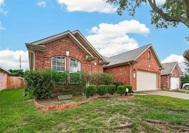 Photo 2 of Sale Pending at 9507 Carsonmont Ln, Houston, TX 77070 | MLS# 26076558 | Listing updated on 2026-09-16
