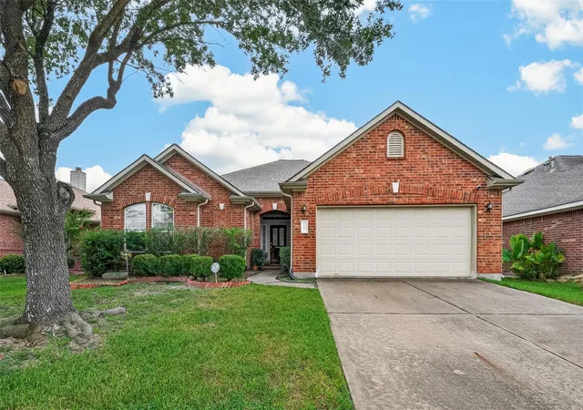 Photo 3 of Sale Pending at 9507 Carsonmont Ln, Houston, TX 77070 | MLS# 26076558 | Listing updated on 2026-09-16