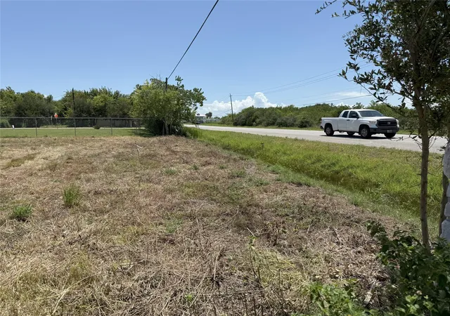 Photo 3 of Land for sale at 2336 E Bayshore Dr, Dickinson, TX 77539 | MLS# 68108561 | Listing updated on 2026-09-08