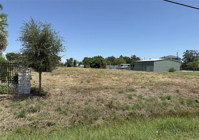 Photo 3 of Land for sale at 2336 E Bayshore Dr, Dickinson, TX 77539 | MLS# 68108561 | Listing updated on 2026-09-08
