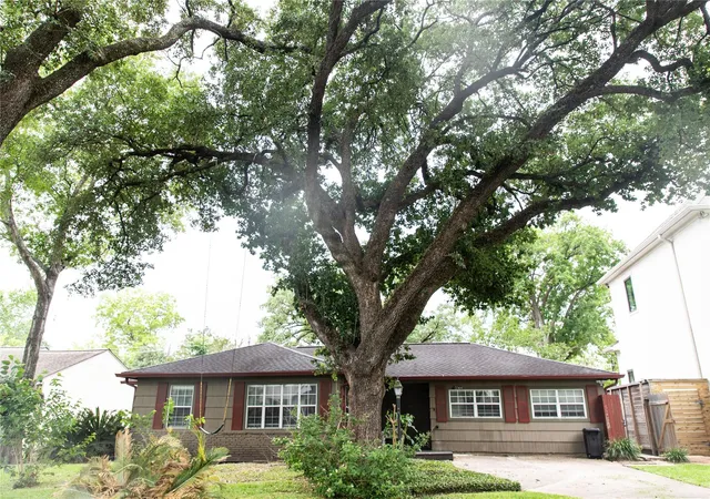 Photo 1 of Single family home for sale at 5564 Aspen St, Bellaire, TX 77401 | MLS# 40014855 | Listing updated on 2026-09-10