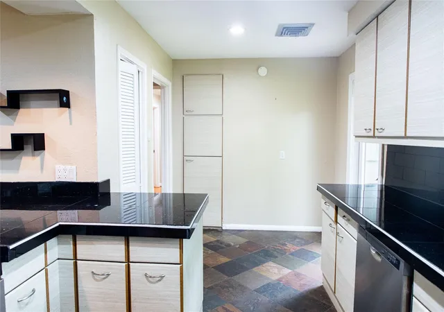 Photo 2 of Single family home for sale at 5564 Aspen St, Bellaire, TX 77401 | MLS# 40014855 | Listing updated on 2026-09-10