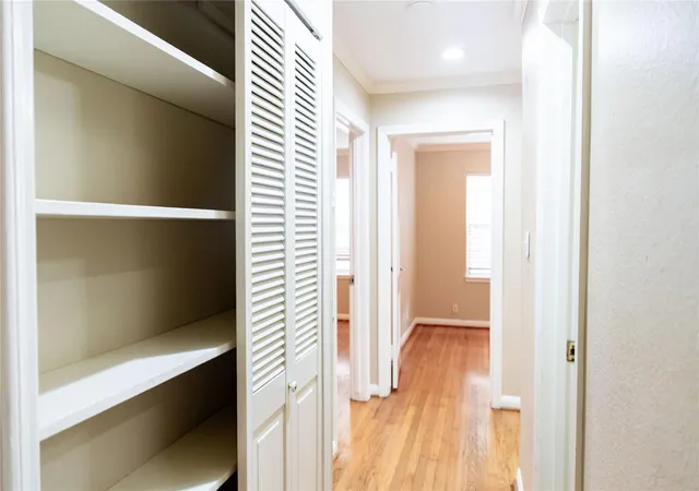 Photo 3 of Single family home for sale at 5564 Aspen St, Bellaire, TX 77401 | MLS# 40014855 | Listing updated on 2026-09-10
