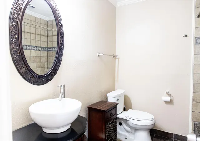 Photo 3 of Single family home for sale at 5564 Aspen St, Bellaire, TX 77401 | MLS# 40014855 | Listing updated on 2026-09-10