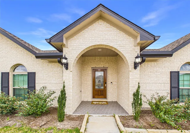 Photo 2 of Sale Pending at 2101 Kimberly Way, League City, TX 77539 | MLS# 88313781 | Listing updated on 2026-09-13
