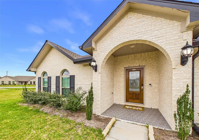 Photo 3 of Sale Pending at 2101 Kimberly Way, League City, TX 77539 | MLS# 88313781 | Listing updated on 2026-09-13