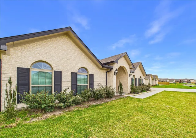 Photo 3 of Sale Pending at 2101 Kimberly Way, League City, TX 77539 | MLS# 88313781 | Listing updated on 2026-09-13