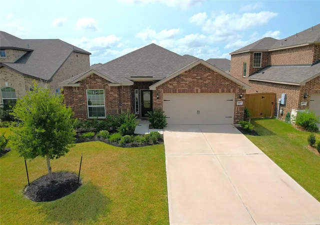 Photo 1 of Single family home for sale at 14111 Mainmast Dr, Santa Fe, TX 77510 | MLS# 16365477 | Listing updated on 2026-09-02