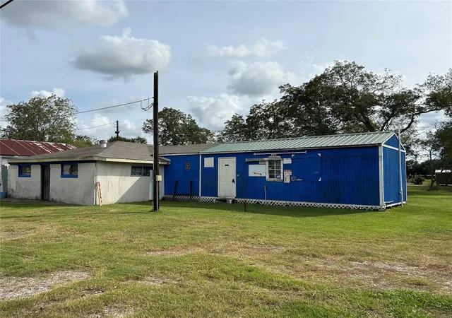 Photo 1 of Single family home for sale at 908 Main St, Anahuac, TX 77514 | MLS# 81755955 | Listing updated on 2026-09-24