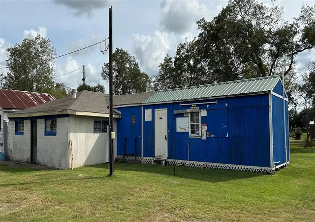Photo 2 of Single family home for sale at 908 Main St, Anahuac, TX 77514 | MLS# 81755955 | Listing updated on 2026-09-24