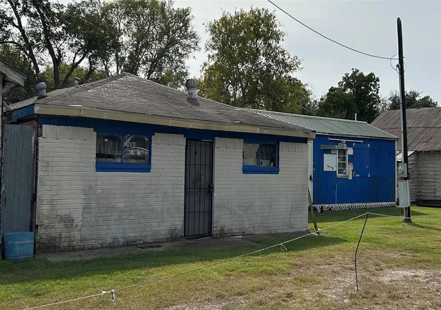 Photo 2 of Single family home for sale at 908 Main St, Anahuac, TX 77514 | MLS# 81755955 | Listing updated on 2026-09-24