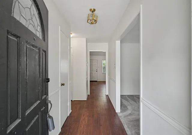 Photo 3 of Sale Pending at 1918 Ashford Holw Ln, Houston, TX 77077 | MLS# 21598391 | Listing updated on 2026-10-05