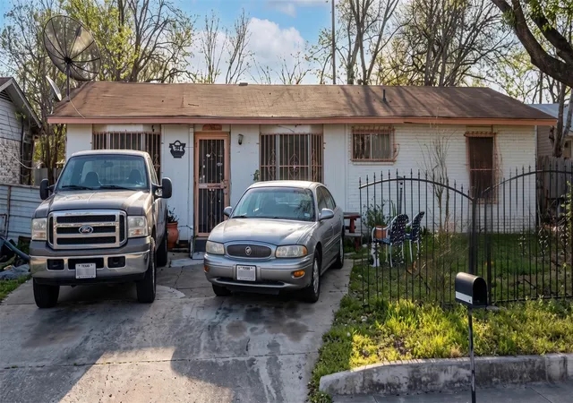 Photo 1 of Single family home for sale at 406 Park Plz, San Antonio, TX 78237 | MLS# 63237586 | Listing updated on 2026-09-22
