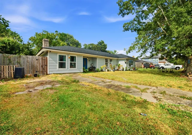 Photo 2 of Single family home for sale at 618 S Shady Ln, La Porte, TX 77571 | MLS# 6586410 | Listing updated on 2026-09-20