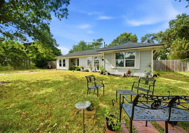 Photo 3 of Single family home for sale at 618 S Shady Ln, La Porte, TX 77571 | MLS# 6586410 | Listing updated on 2026-09-20