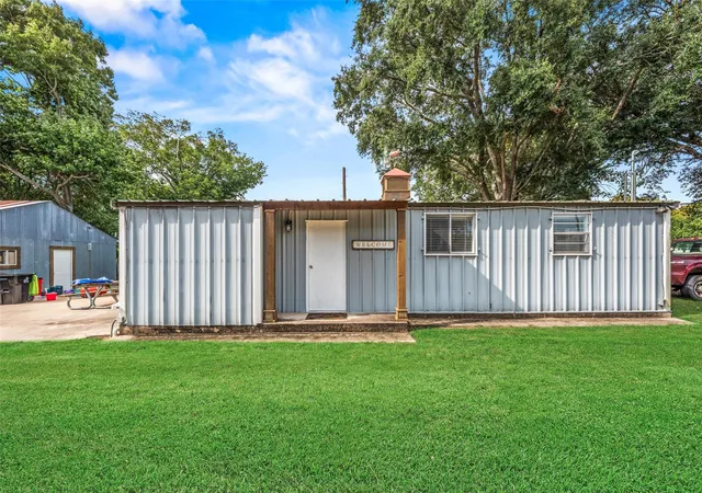 Photo 1 of Single family home for sale at 1402 County Rd 243, Bay City, TX 77414 | MLS# 70546436 | Listing updated on 2026-09-17