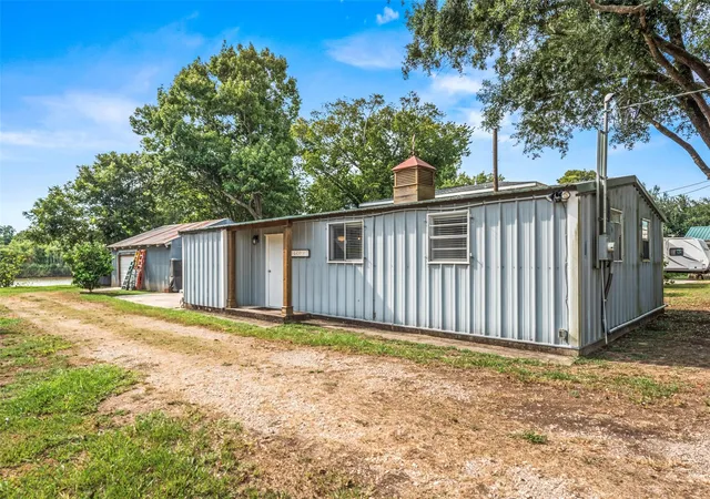 Photo 3 of Single family home for sale at 1402 County Rd 243, Bay City, TX 77414 | MLS# 70546436 | Listing updated on 2026-09-17