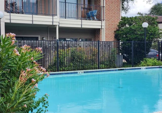 Photo 2 of Condo for sale at 1818 Augusta Dr #29, Houston, TX 77057 | MLS# 41116812 | Listing updated on 2026-09-23