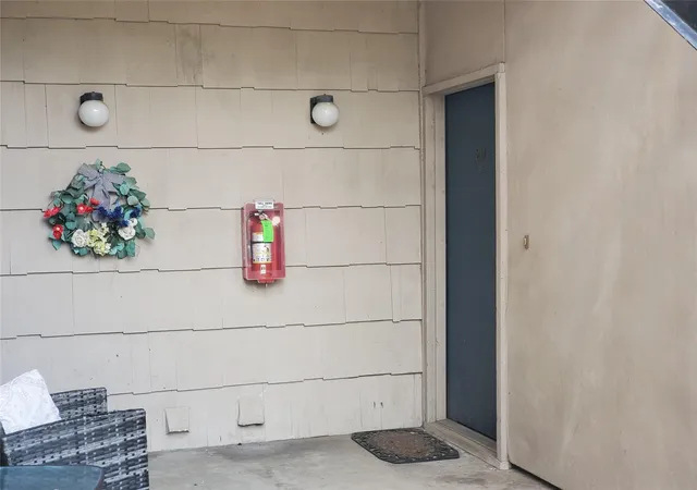 Photo 3 of Condo for sale at 1818 Augusta Dr #29, Houston, TX 77057 | MLS# 41116812 | Listing updated on 2026-09-23