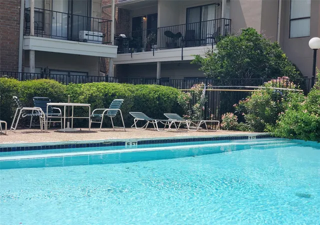 Photo 4 of Condo for sale at 1818 Augusta Dr #29, Houston, TX 77057 | MLS# 41116812 | Listing updated on 2026-09-23