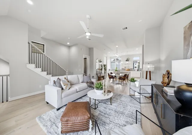 Photo 2 of Single family home for sale at 1715 Bologna Ln, Houston, TX 77055 | MLS# 14352975 | Listing updated on 2026-10-04