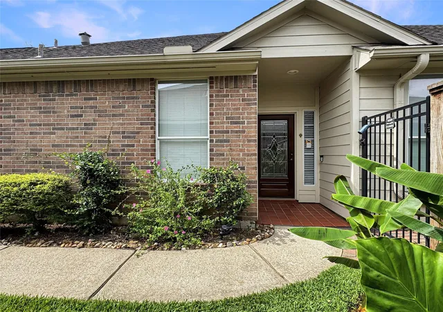 Photo 2 of Single family home for sale at 2312 Messina Dr, Pearland, TX 77581 | MLS# 10276113 | Listing updated on 2026-09-11