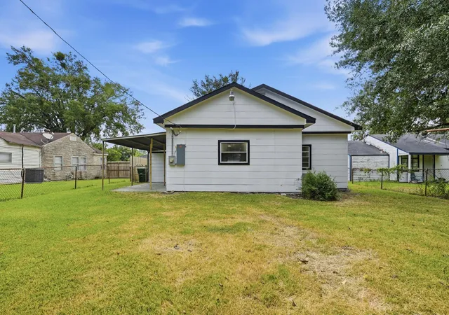 Photo 4 of Single family home for sale at 1406 Pleasantville Dr, Houston, TX 77029 | MLS# 47627454 | Listing updated on 2026-09-18