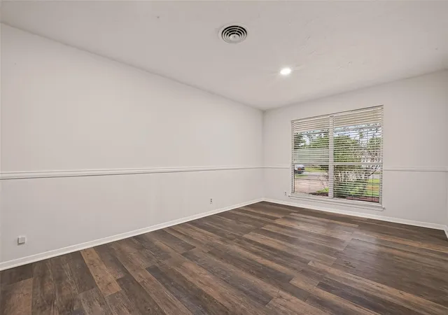 Photo 3 of Single family home for sale at 6027 De Moss Dr, Houston, TX 77081 | MLS# 83165507 | Listing updated on 2026-09-21