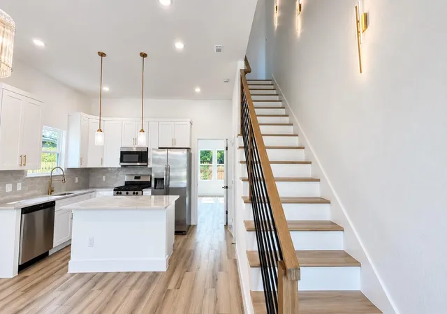 Listing Photo 4 - Condo for sale in building located at 9011 Surry St, Houston, TX 77028
