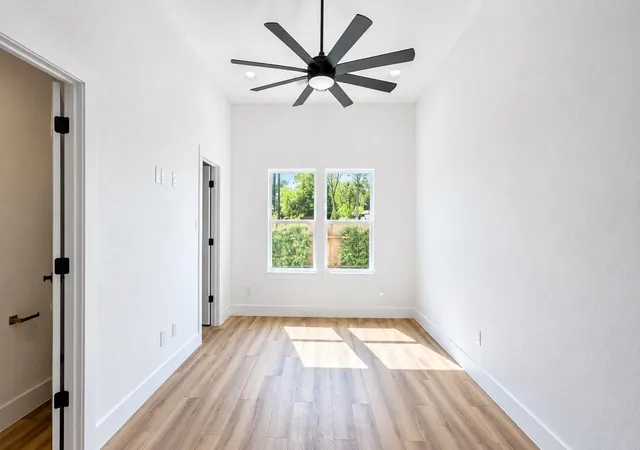Listing Photo 5 - Condo for sale in building located at 9011 Surry St, Houston, TX 77028