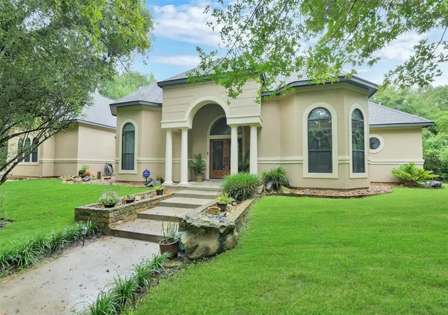 Photo 2 of Single family home for sale at 26150 Crown Ranch Blvd, Montgomery, TX 77316 | MLS# 21174459 | Listing updated on 2026-09-02