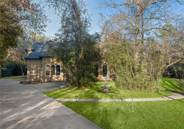 Photo 3 of Single family home for sale at 26150 Crown Ranch Blvd, Montgomery, TX 77316 | MLS# 21174459 | Listing updated on 2026-09-02