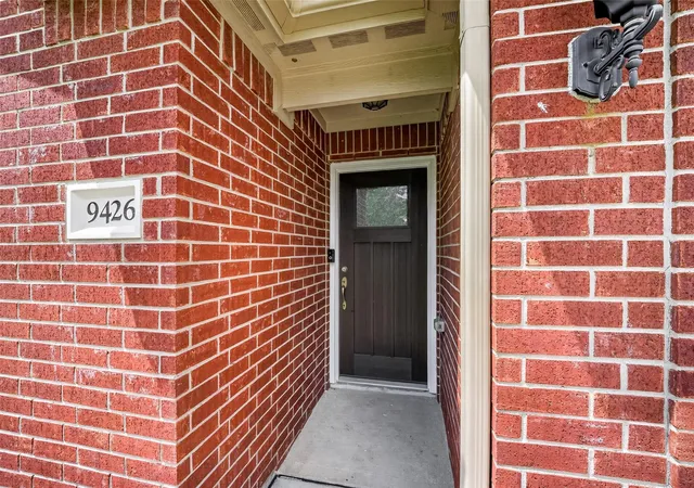 Photo 4 of Single family home for sale at 9426 Peridot Green Dr, Rosharon, TX 77583 | MLS# 82964594 | Listing updated on 2026-09-07