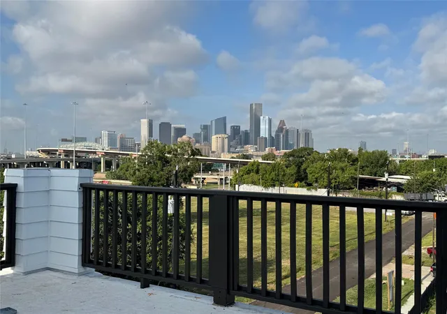 Photo 3 of Townhouse for sale at 2731 Providence St, Houston, TX 77020 | MLS# 10545303 | Listing updated on 2026-09-07