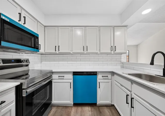 Photo 1 of Sale Pending at 12957 Shannon Hills Dr, Houston, TX 77099 | MLS# 67175113 | Listing updated on 2026-09-22