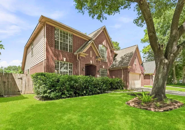 Photo 3 of Sale Pending at 18907 Timbers Dr, Humble, TX 77346 | MLS# 59915210 | Listing updated on 2026-09-19