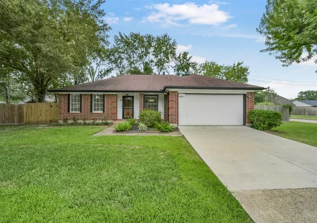 Photo 1 of Sale Pending at 15707 Fincher Dr, Friendswood, TX 77546 | MLS# 42787311 | Listing updated on 2026-09-16