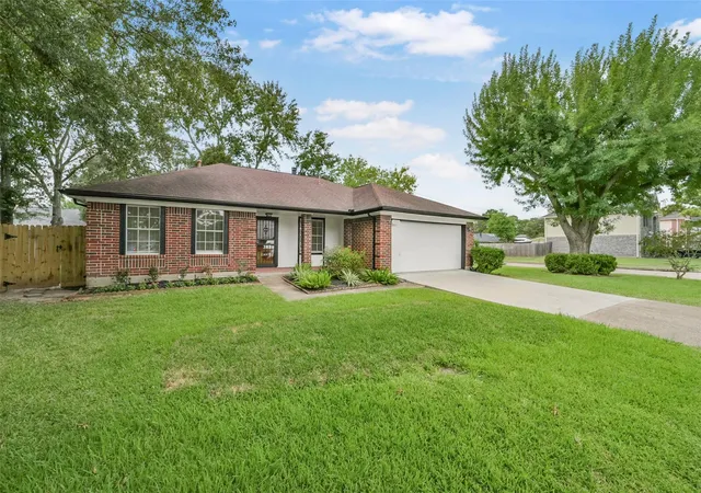 Photo 2 of Sale Pending at 15707 Fincher Dr, Friendswood, TX 77546 | MLS# 42787311 | Listing updated on 2026-09-16