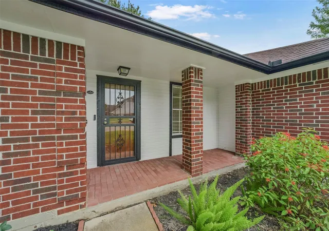 Photo 3 of Sale Pending at 15707 Fincher Dr, Friendswood, TX 77546 | MLS# 42787311 | Listing updated on 2026-09-16