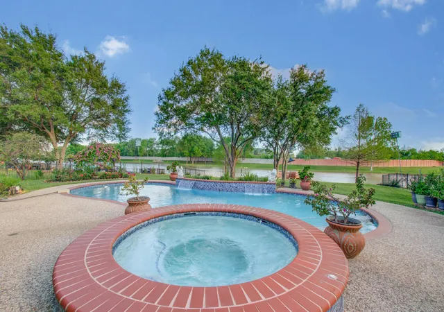 Photo 1 of Single family home for sale at 314 Bridge Crst Blvd, Houston, TX 77082 | MLS# 59609380 | Listing updated on 2026-09-09