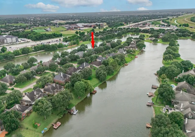 Photo 3 of Single family home for sale at 314 Bridge Crst Blvd, Houston, TX 77082 | MLS# 59609380 | Listing updated on 2026-09-09