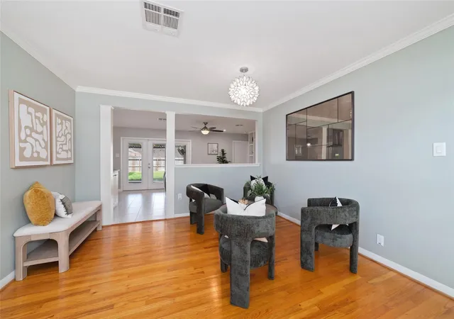 Photo 3 of Single family home for sale at 2127 Lazybrook Dr, Houston, TX 77008 | MLS# 28788718 | Listing updated on 2026-09-18