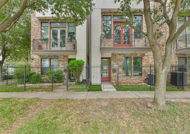 Photo 1 of Sale Pending at 1403 Nagle St, Houston, TX 77003 | MLS# 60099546 | Listing updated on 2026-09-17