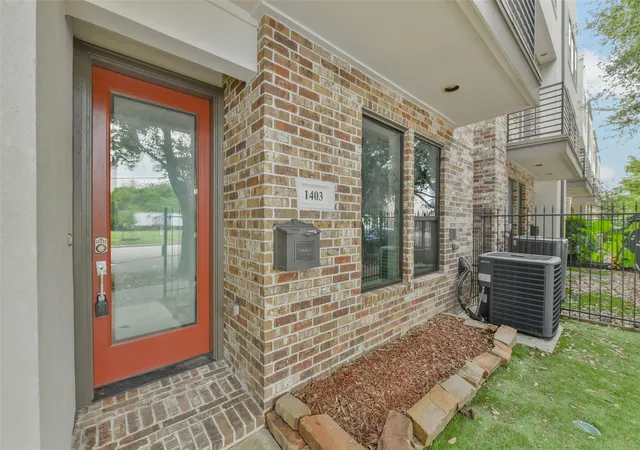 Photo 2 of Sale Pending at 1403 Nagle St, Houston, TX 77003 | MLS# 60099546 | Listing updated on 2026-09-17