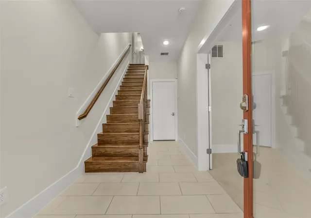 Photo 3 of Sale Pending at 1403 Nagle St, Houston, TX 77003 | MLS# 60099546 | Listing updated on 2026-09-17