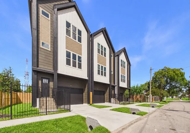 Photo 1 of Sale Pending at 4205 Arlington St, Houston, TX 77018 | MLS# 4340194 | Listing updated on 2026-10-07
