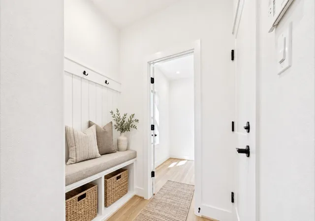 Photo 3 of Sale Pending at 4205 Arlington St, Houston, TX 77018 | MLS# 4340194 | Listing updated on 2026-10-07
